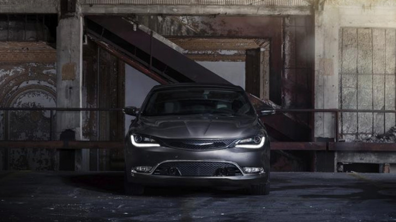 Illustration for article titled 2015 Chrysler 200: A Mopar Midsizer You Won't Be Embarrassed To Own